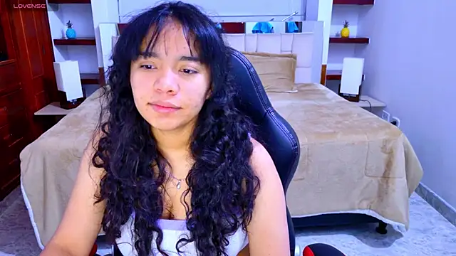 laureentt  online show from 10/07/25, 03:14