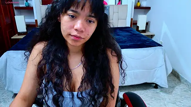 laureentt  online show from 10/24/25, 03:03