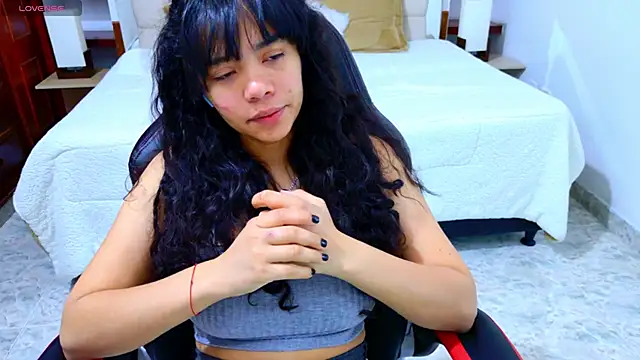 laureentt  online show from 12/22/25, 03:14