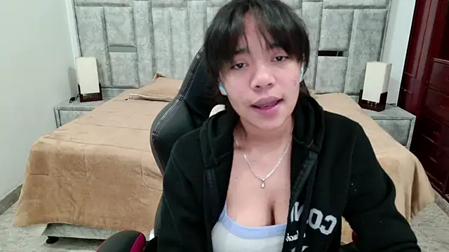 laureentt  online show from 04/16/26, 03:18