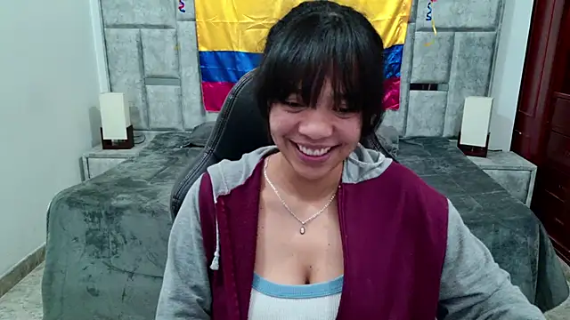 Snapshot of laureentt_ chatting on 06/13/26, 03:15 laureentt online show from 06/13/26, 03:15