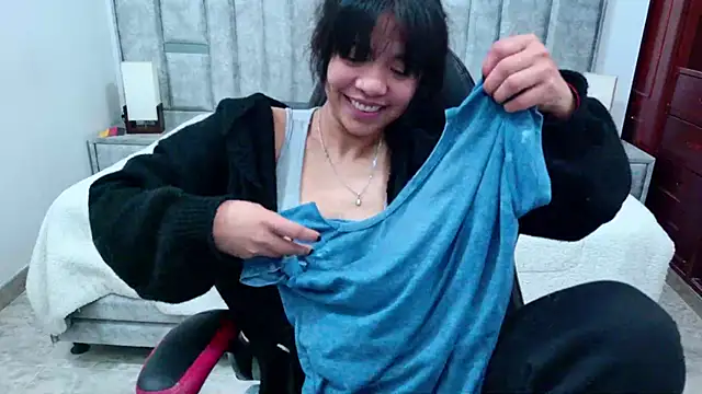 Snapshot of laureentt_ chatting on 07/20/26, 10:39 laureentt online show from 07/20/26, 10:39