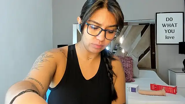 sharlott18 online show from 12/07/24, 09:50