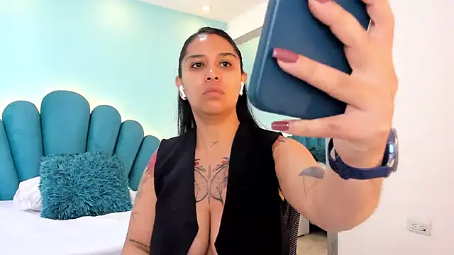 sharlott18 online show from 02/12/26, 02:01