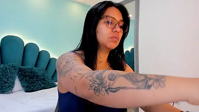 sharlott18 online show from 02/22/26, 01:09