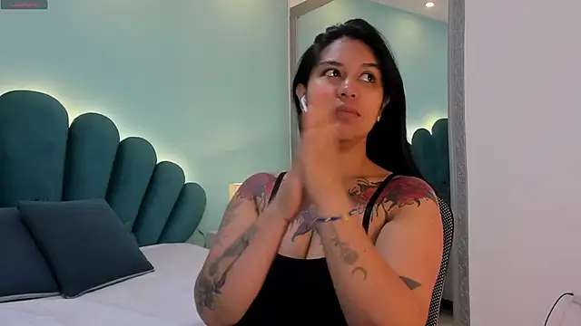 sharlott18 online show from 04/16/26, 12:39