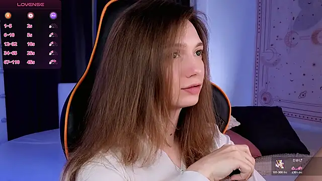 Snapshot of SwettyMolly chatting on 11/17/25, 09:42 SwettyMolly online show from 11/17/25, 09:42