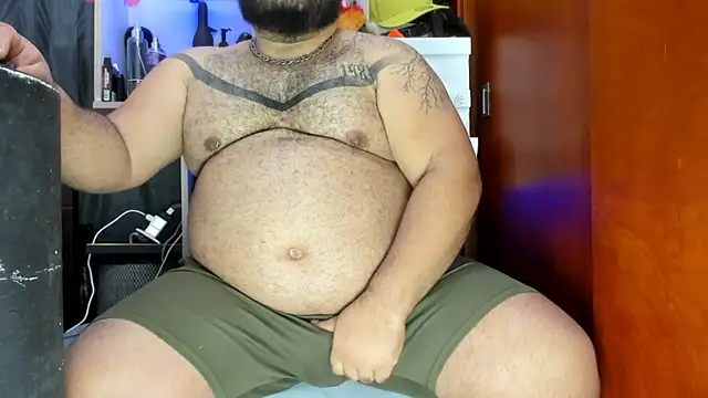 Snapshot of Latino_bigcock chatting on 12/01/24, 10:32 Latino bigcock online show from 12/01/24, 10:32