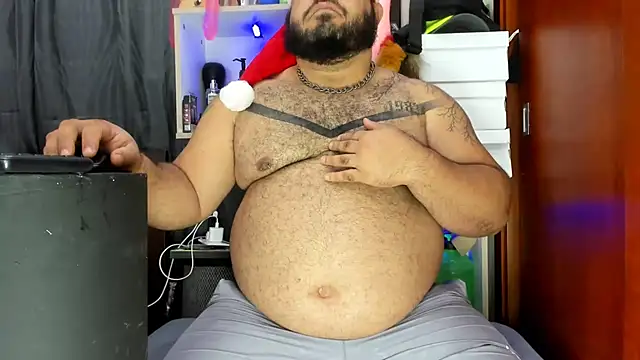 Snapshot of Latino_bigcock chatting on 12/21/24, 02:41 Latino bigcock online show from 12/21/24, 02:41