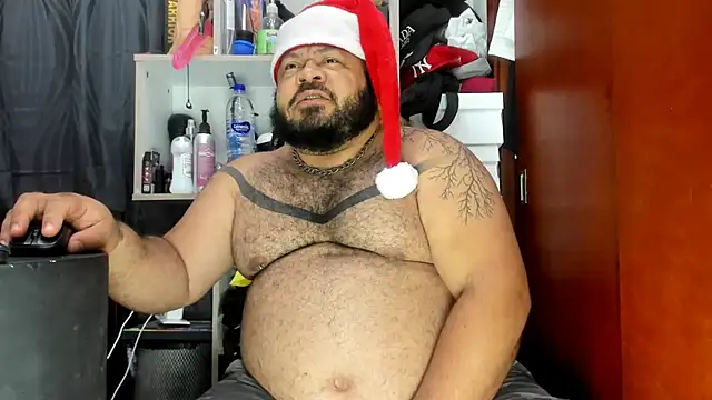 Snapshot of Latino_bigcock chatting on 12/30/24, 03:36 Latino bigcock online show from 12/30/24, 03:36
