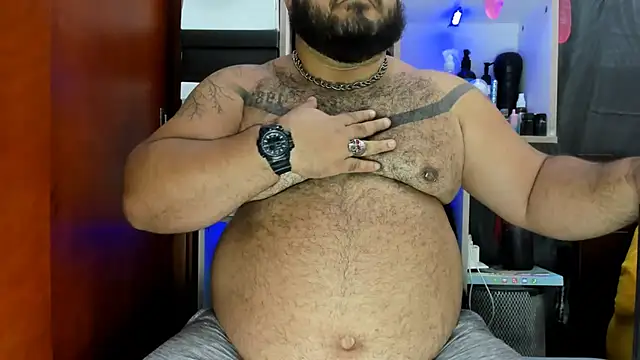 Snapshot of Latino_bigcock chatting on 01/23/25, 04:15 Latino bigcock online show from 01/23/25, 04:15