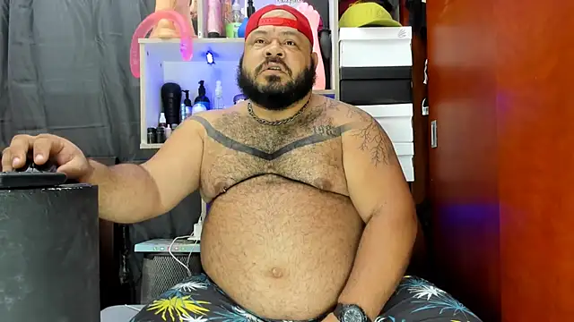 Snapshot of Latino_bigcock chatting on 01/24/25, 07:07 Latino bigcock online show from 01/24/25, 07:07