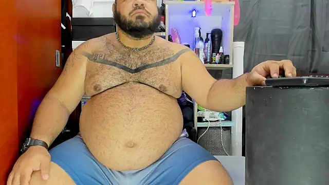 Snapshot of Latino_bigcock chatting on 02/01/25, 04:11 Latino bigcock online show from 02/01/25, 04:11