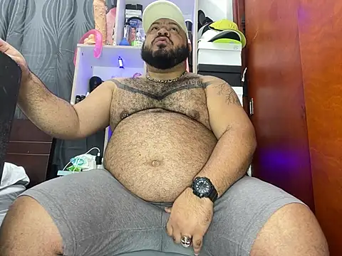 Snapshot of Latino_bigcock chatting on 02/04/25, 06:06 Latino bigcock online show from 02/04/25, 06:06
