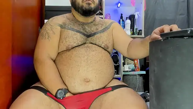Snapshot of Latino_bigcock chatting on 02/11/25, 11:33 Latino bigcock online show from 02/11/25, 11:33