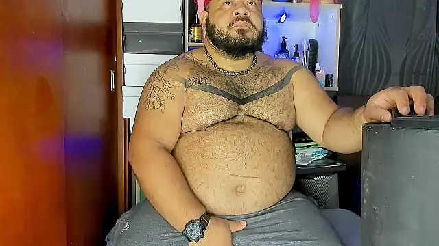 Snapshot of Latino_bigcock chatting on 03/11/25, 02:21 Latino bigcock online show from 03/11/25, 02:21