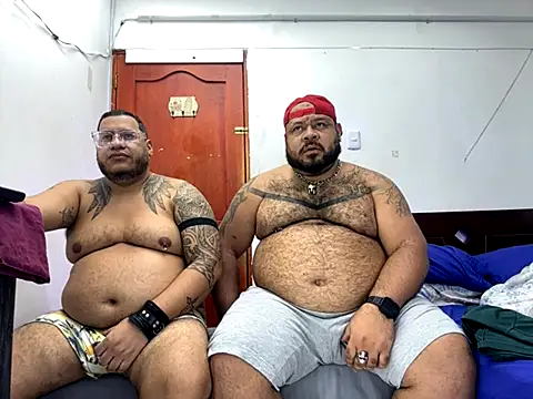 Snapshot of Latino_bigcock chatting on 09/11/25, 05:29 Latino bigcock online show from 09/11/25, 05:29