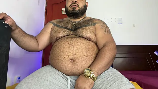 Snapshot of Latino_bigcock chatting on 10/17/25, 06:16 Latino bigcock online show from 10/17/25, 06:16