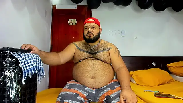 Snapshot of Latino_bigcock chatting on 10/20/25, 11:16 Latino bigcock online show from 10/20/25, 11:16