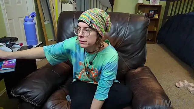 Snapshot of Linzy_19 chatting on 12/25/24, 02:35 Linzy 19 online show from 12/25/24, 02:35