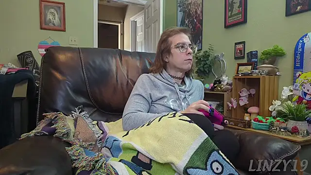 Snapshot of Linzy_19 chatting on 01/22/25, 04:55 Linzy 19 online show from 01/22/25, 04:55