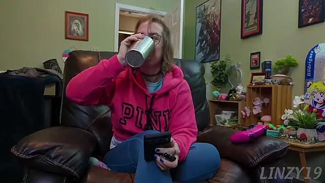 Snapshot of Linzy_19 chatting on 01/23/25, 07:51 Linzy 19 online show from 01/23/25, 07:51