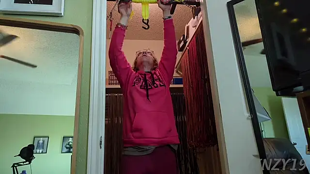 Snapshot of Linzy_19 chatting on 01/30/25, 08:42 Linzy 19 online show from 01/30/25, 08:42