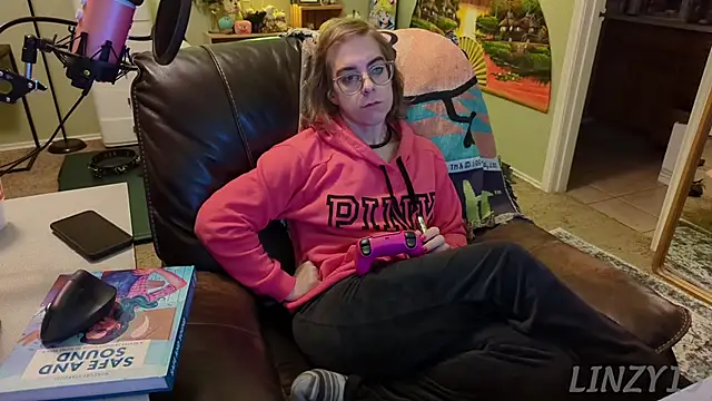 Snapshot of Linzy_19 chatting on 02/03/25, 04:25 Linzy 19 online show from 02/03/25, 04:25