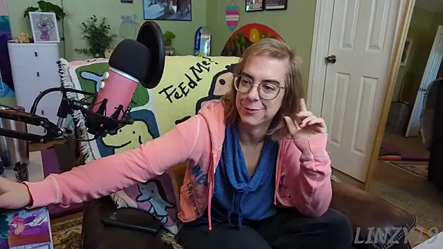 Snapshot of Linzy_19 chatting on 03/11/25, 03:02 Linzy 19 online show from 03/11/25, 03:02