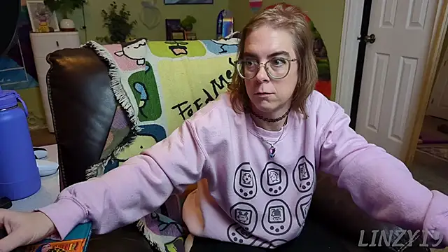 Snapshot of Linzy_19 chatting on 03/13/25, 03:00 Linzy 19 online show from 03/13/25, 03:00