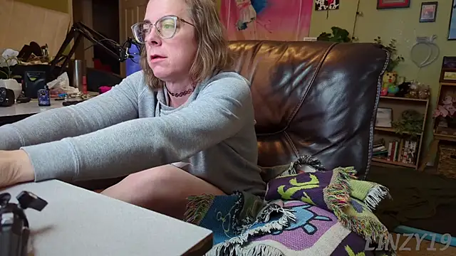 Snapshot of Linzy_19 chatting on 03/18/25, 02:25 Linzy 19 online show from 03/18/25, 02:25