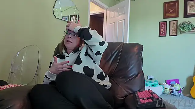 Snapshot of Linzy_19 chatting on 11/07/25, 05:02 Linzy 19 online show from 11/07/25, 05:02