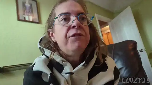 Linzy 19 online show from 12/05/25, 03:41