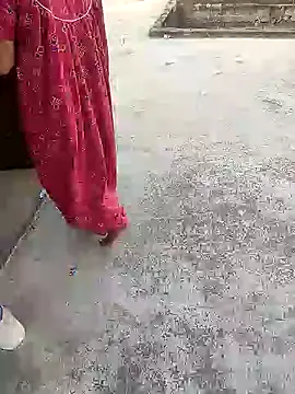 COUPLLE VILLAGE online show from 02/04/25, 10:54