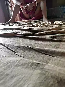 COUPLLE VILLAGE online show from 09/17/25, 09:55