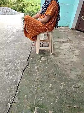 COUPLLE VILLAGE online show from 10/06/25, 02:42