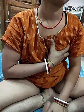 COUPLLE VILLAGE online show from 04/13/26, 03:23