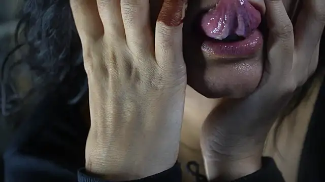 Snapshot of -AyeshaSinghania- chatting on 10/03/25, 05:21 -AyeshaSinghania- online show from 10/03/25, 05:21