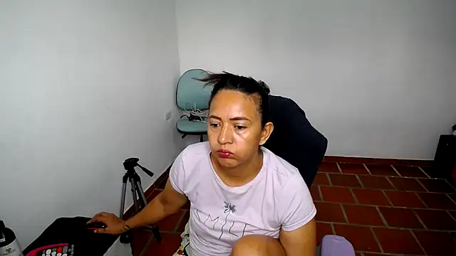 Snapshot of daleska_ayala_1 chatting on 02/01/26, 03:10 daleska ayala 1 online show from 02/01/26, 03:10