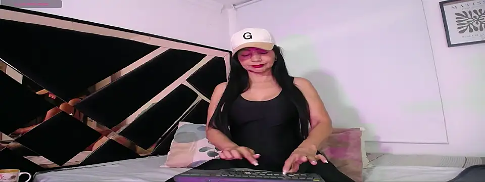 EVA45LOVES online show from 11/10/25, 10:14