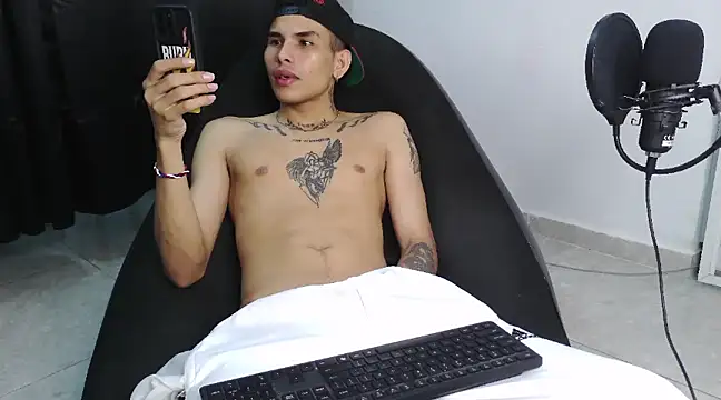 hot king20 online show from 02/26/25, 07:42