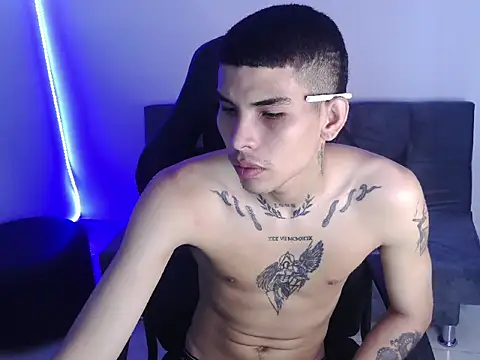 hot king20 online show from 12/18/25, 04:24