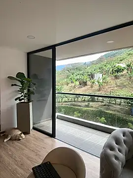 Helenbronwx online show from 01/31/25, 07:08