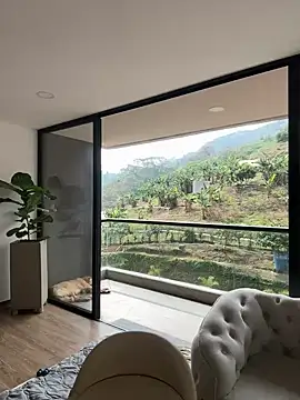 Helenbronwx online show from 02/02/25, 03:39