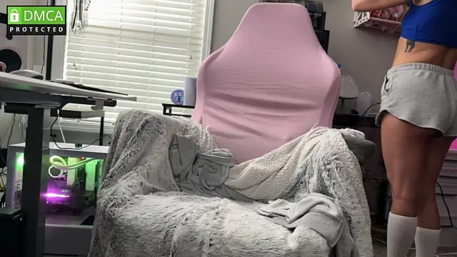 Cosmic Rose online show from 10/26/25, 02:23