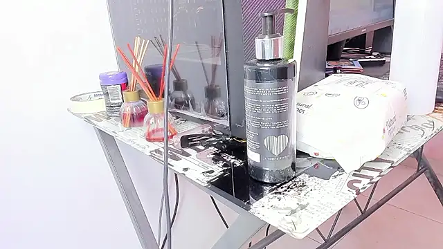 queen yully online show from 12/08/24, 09:30