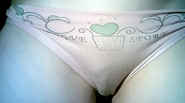 Snapshot of VikkyVikiss chatting on 03/19/25, 08:22 VikkyVikiss online show from 03/19/25, 08:22