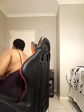 bustylisa1983 online show from 12/18/25, 04:18