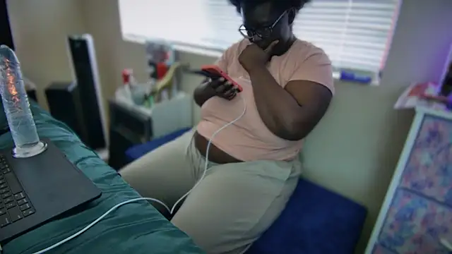 Yagurl  west online show from 02/07/25, 08:42