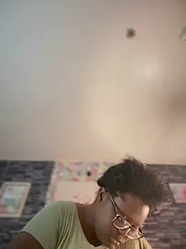 Yagurl  west online show from 11/11/25, 08:53